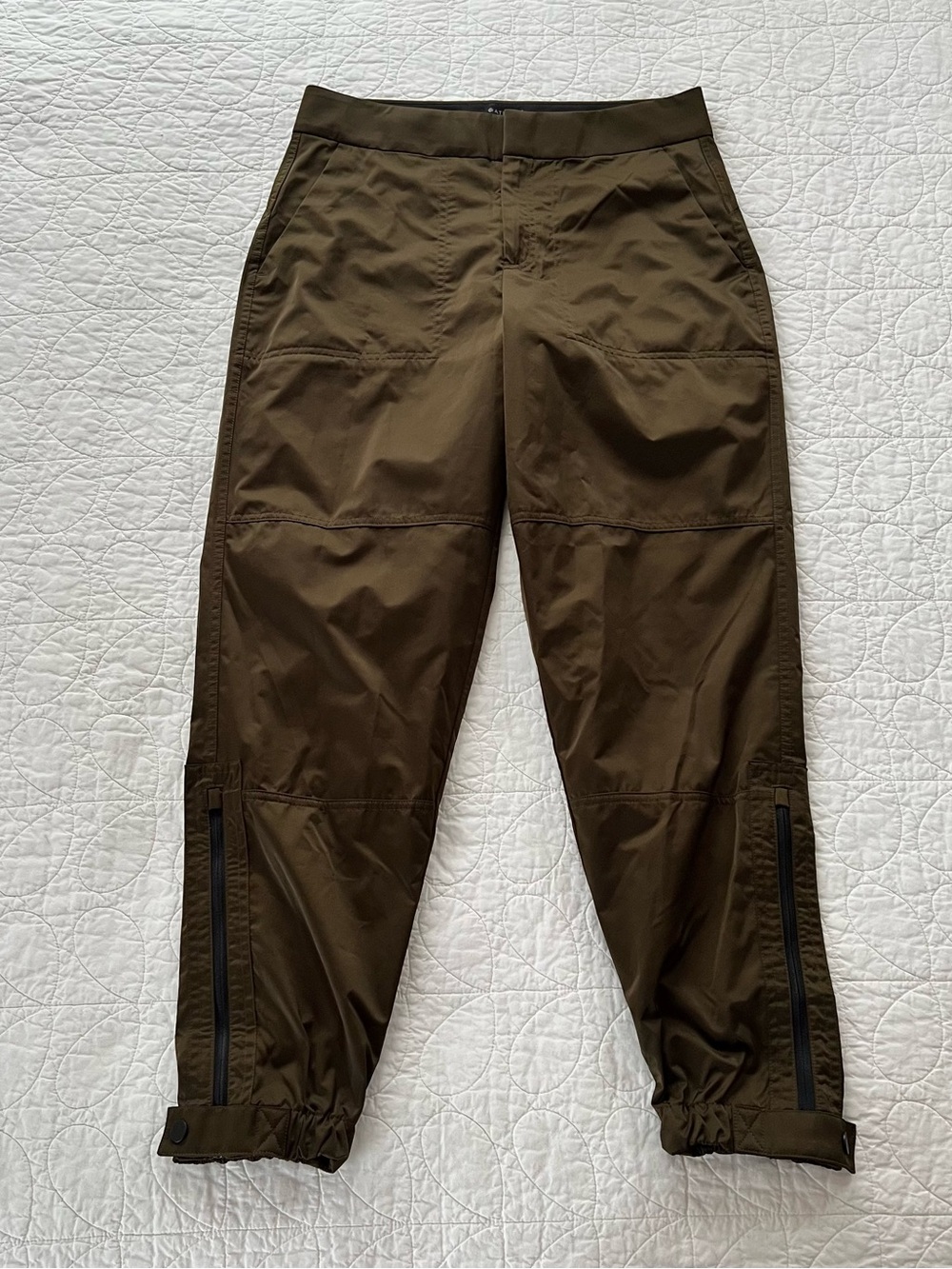 Athleta Olive Green Shiny “Radiant Joggers” Sporty Athleisure Gorpcore